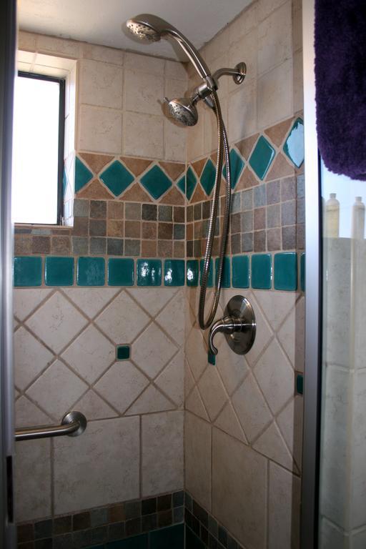 Chocolate Turtle B&B Corrales Room photo