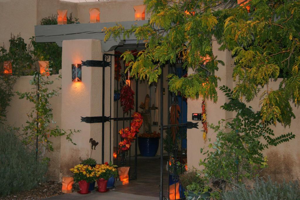 Chocolate Turtle B&B Corrales Exterior photo